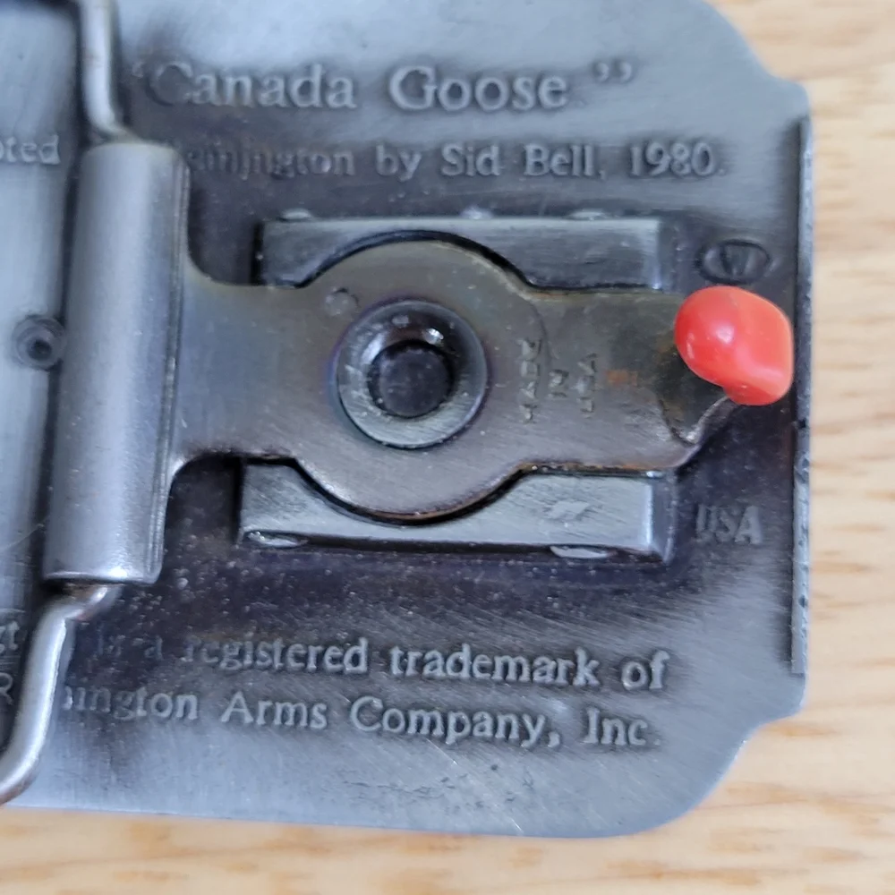 Remington First in the Field "Canadia Goose" Belt Buckle 2.5" x 2" - Picture 4 of 5